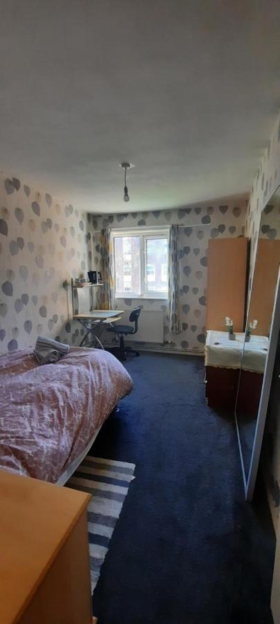 Double Bedroom In ลิเวอร์พูล ภายนอก รูปภาพ
